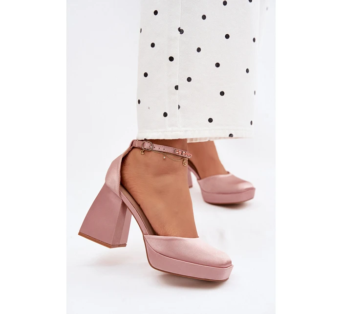 Sandále na podpätku model 226915 Vykročte štýlovo