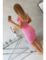 Rebrované šaty s volánikmi vo svetlo ružovej farbe