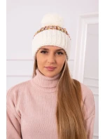 Dámská čepice s bambulí Ellen model 18751767 ecru - K-Fashion Dámská čepice s bambulí Ellen model 18751767 ecru - K-Fashion