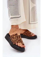 Dámské sandály na platformě a nízkém klínku s ozdobným detailem imitace leopardí kůže hnědé model 21688788 - Boto Dámské sandály na platformě a nízkém klínku s ozdobným detailem imitace leopardí kůže hnědé model 21688788 - Boto