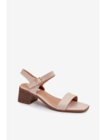 Sandále na podpätku model 225112 Vykročte štýlovo