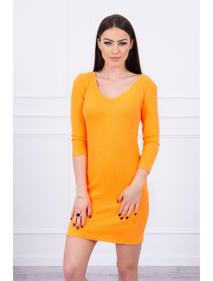 Šaty s výstrihom v neónovej oranžovej farbe