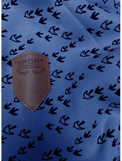 Světle modrá sportovní mikina s kapucí a se vzorem model 21310466 - 6&8 Fashion