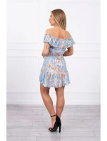 Kvetinové šaty s odhalenými ramenami v modrej farbe