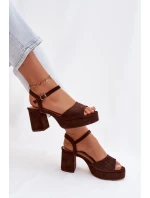 Dámské sandály na podpatku z eko semiše čokoládové model 21951411 - Boto