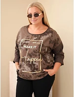 Dámská bavlněná halenka Plus Size s potiskem a výstřihem U hnědá Dámská bavlněná halenka Plus Size s potiskem a výstřihem U hnědá