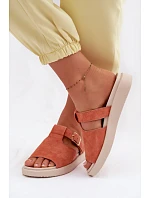 Žabky na platforme model 226520 Krok vo veľkom štýle Žabky na platforme model 226520 Krok vo veľkom štýle