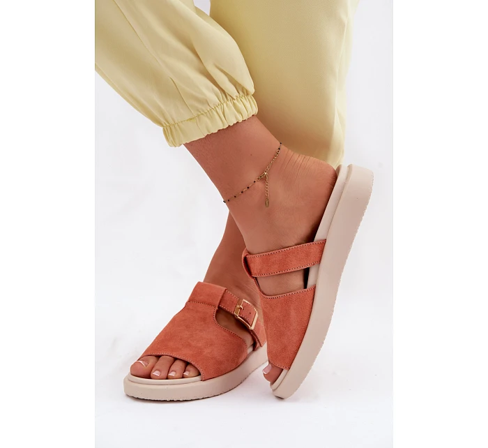 Žabky na platforme model 226520 Krok vo veľkom štýle Žabky na platforme model 226520 Krok vo veľkom štýle