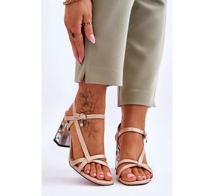 lakované sandály na podpatku D&A Béžove model 21617750 - S.Barski lakované sandály na podpatku D&A Béžove model 21617750 - S.Barski