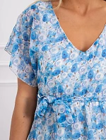 Kvetinové šaty so zaväzovaním v páse modrej
