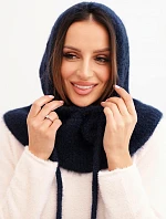 Dámska čiapka s kapucňou a pleteným vrkočom granátová