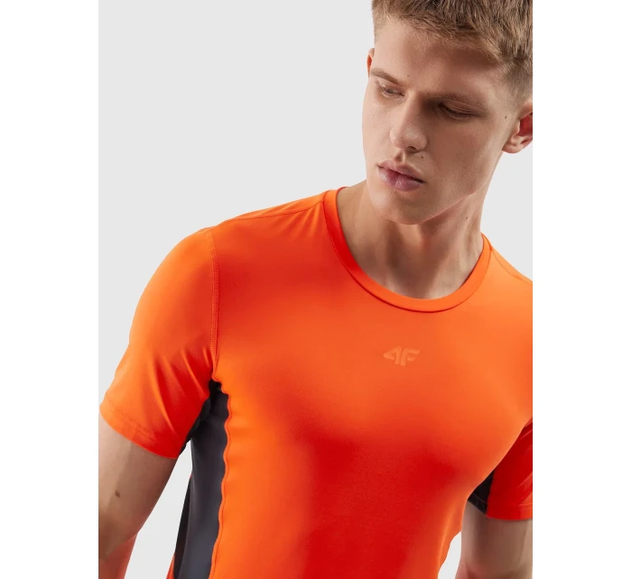 Pánske športové tričko slim z recyklovaných materiálov 4F - oranžové Pánske športové tričko slim z recyklovaných materiálov 4F - oranžové