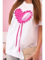 Dámske bavlnené tričko oversize so srdcom a strapcami biele Dámske bavlnené tričko oversize so srdcom a strapcami biele
