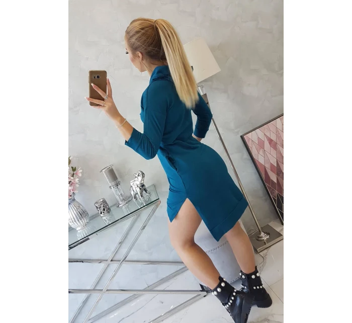 Šaty s delšími zády a barevným potiskem marine Šaty s delšími zády a barevným potiskem marine