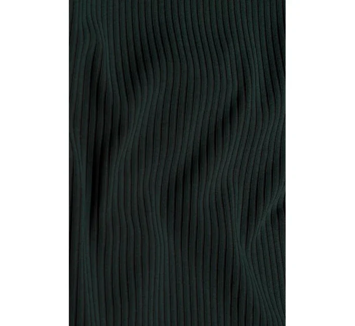 Dámske šaty s rázporkom na boku M544 Tmavo zelená - MOE