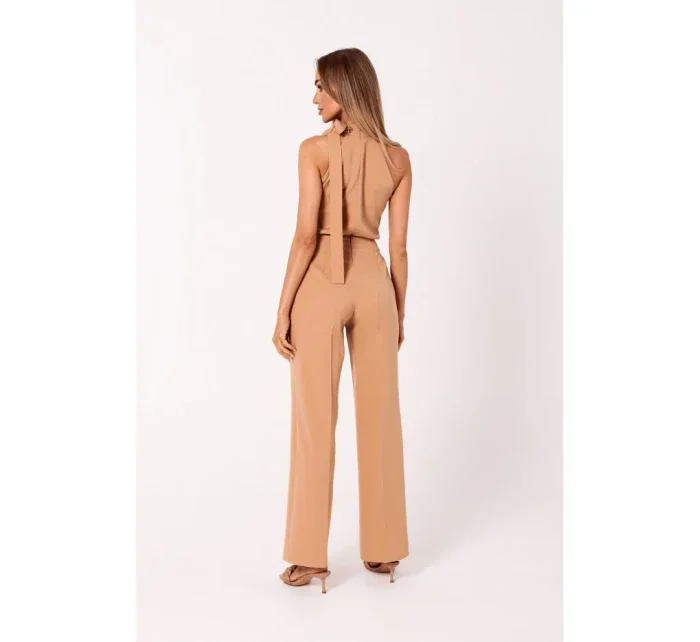 M746 Kombinéza so zaväzovaním za krkom - karamelová M746 Kombinéza so zaväzovaním za krkom - karamelová