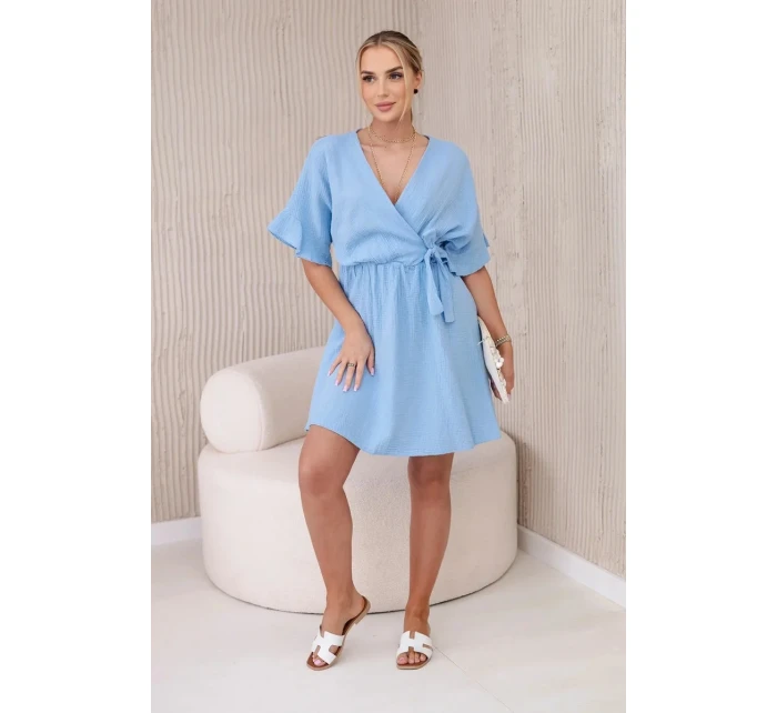 Mušelínové šaty s modrým pásom