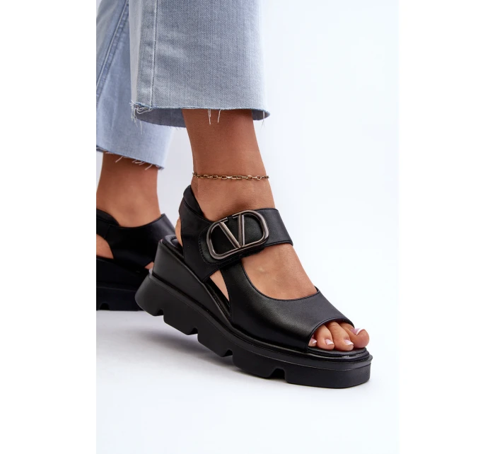 Dámské sandály na podrážce a platformě z ekokože černé model 21658356 - VINCEZA Dámské sandály na podrážce a platformě z ekokože černé model 21658356 - VINCEZA