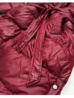 Zimná prešívaná bunda vo vínovej farbe s opaskom J Style (5M3253-1) Zimná prešívaná bunda vo vínovej farbe s opaskom J Style (5M3253-1)