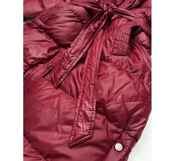 Zimná prešívaná bunda vo vínovej farbe s opaskom J Style (5M3253-1) Zimná prešívaná bunda vo vínovej farbe s opaskom J Style (5M3253-1)
