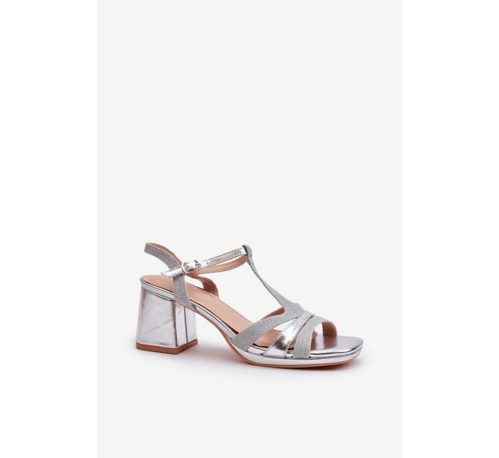 Dámské sandály na podpatku z ekokože stříbrné model 21661945 - EVENTO