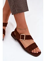 Dámské sandály na ploché podrážce se zlatým přezkou čokoládové model 22125670 - Boto