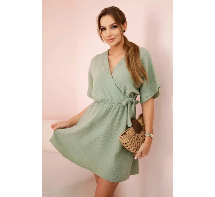 Mušelínové šaty s pásom svetlej khaki farby