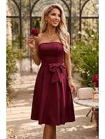 – elegantní midi šaty bez ramínek ve stylu s mašlí – bordó model 22405098 - numoco – elegantní midi šaty bez ramínek ve stylu s mašlí – bordó model 22405098 - numoco