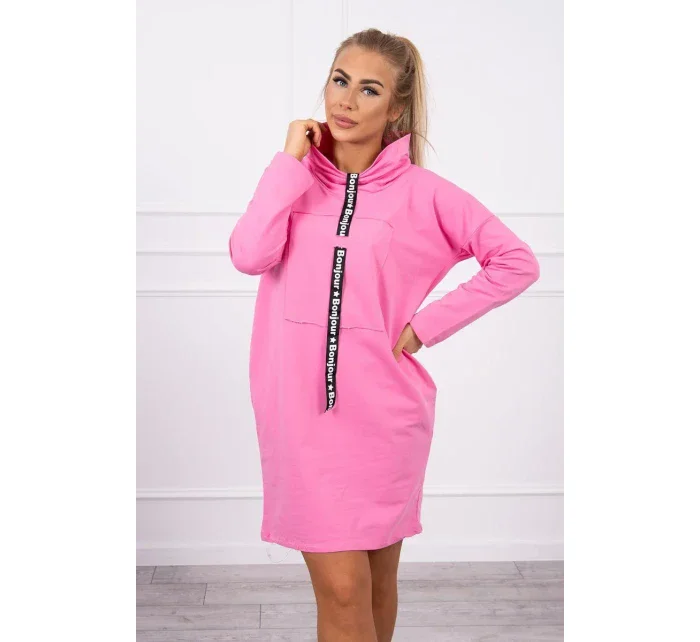 Šaty s kravatou vo svetlo ružovej farbe