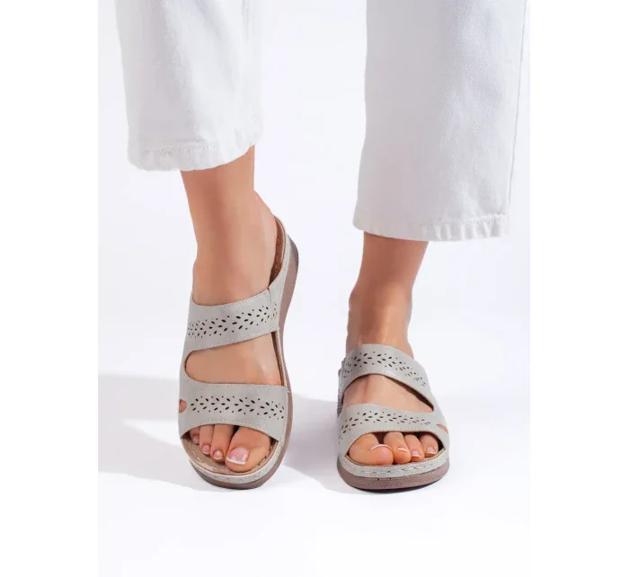 Trendy nazouváky dámské šedo-stříbrné na plochém podpatku Trendy nazouváky dámské šedo-stříbrné na plochém podpatku