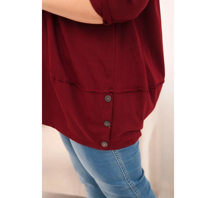 Dámska blúzka v nadmernej veľkosti z bavlny s ozdobnými gombíkmi a vyhrnutými rukávmi bordová Dámska blúzka v nadmernej veľkosti z bavlny s ozdobnými gombíkmi a vyhrnutými rukávmi bordová