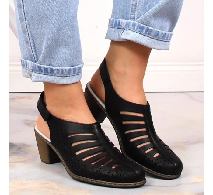 Dámske pohodlné kožené sandále na podpätku Rieker 40959-00