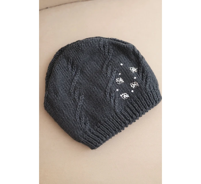 Dámska zimná čiapka z vlny s ozdobnými aplikáciami K468 graphite Dámska zimná čiapka z vlny s ozdobnými aplikáciami K468 graphite