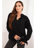 Dámska viskózna blúzka s véčkovým výstrihom a viazankami na rukávoch čierna