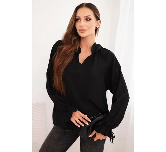 Dámska viskózna blúzka s véčkovým výstrihom a viazankami na rukávoch čierna