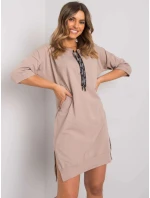 Šaty RV SK model 20235470 béžové - FPrice Šaty RV SK model 20235470 béžové - FPrice