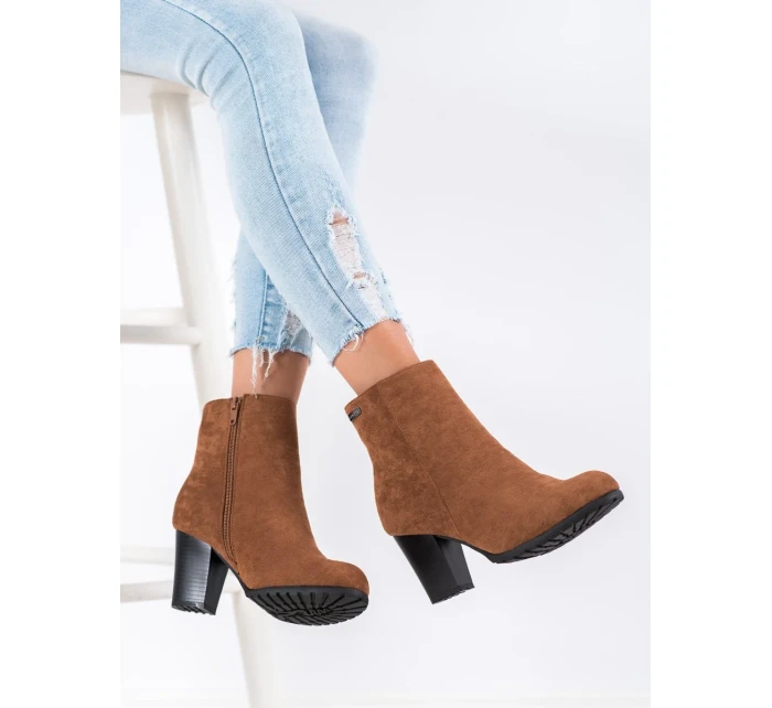 Trendy hnedé dámske členkové topánky na širokom podpätku Trendy hnedé dámske členkové topánky na širokom podpätku