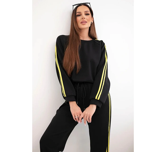 Dámský teplákový komplet model 21951909 s lampasy a volnou mikinou černý - K-Fashion