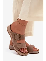 Dámské pantofle s přezkou a suchým zipem  světle hnědé model 22133536 - Inblu