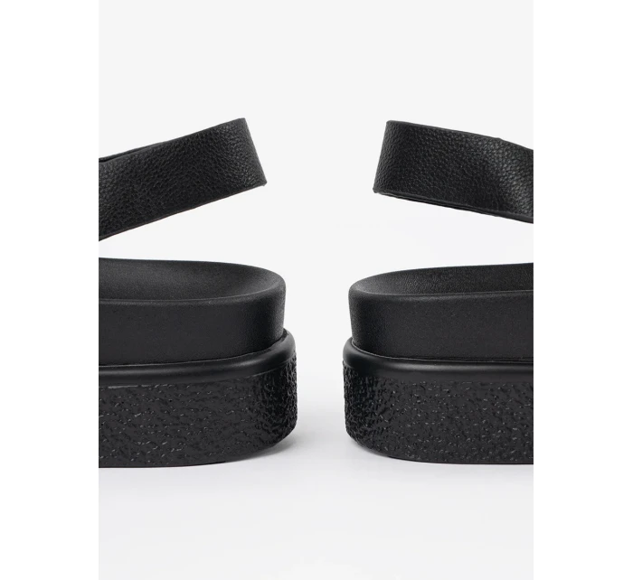 Krásné dámské černé  sandály platforma