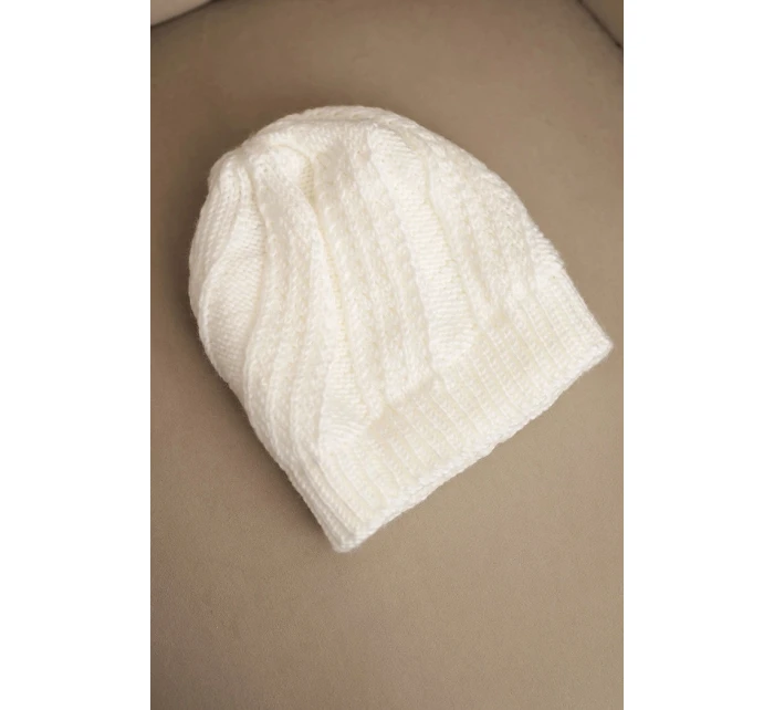 Dámska zimná čiapka s vlnou biela