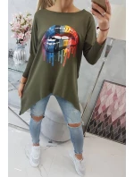 Oversize halenka s model 18743442 potiskem rtů v barvě khaki - K-Fashion Oversize halenka s model 18743442 potiskem rtů v barvě khaki - K-Fashion