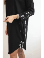 Dámske asymetrické šaty s ozdobnými pásmi a 3/4 rukávmi modrej farby Dámske asymetrické šaty s ozdobnými pásmi a 3/4 rukávmi modrej farby