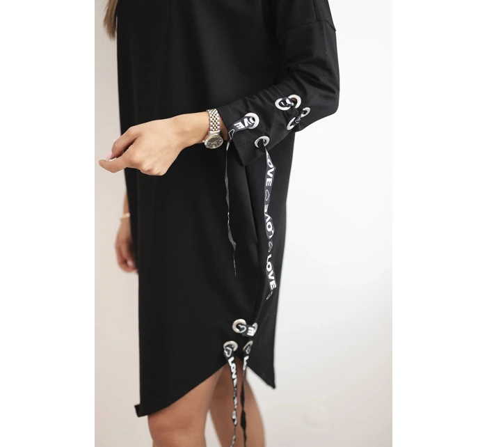 Dámske asymetrické šaty s ozdobnými pásmi a 3/4 rukávmi modrej farby Dámske asymetrické šaty s ozdobnými pásmi a 3/4 rukávmi modrej farby