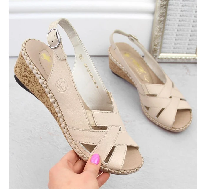 Pohodlné kožené sandále Rieker W RKR682 beige