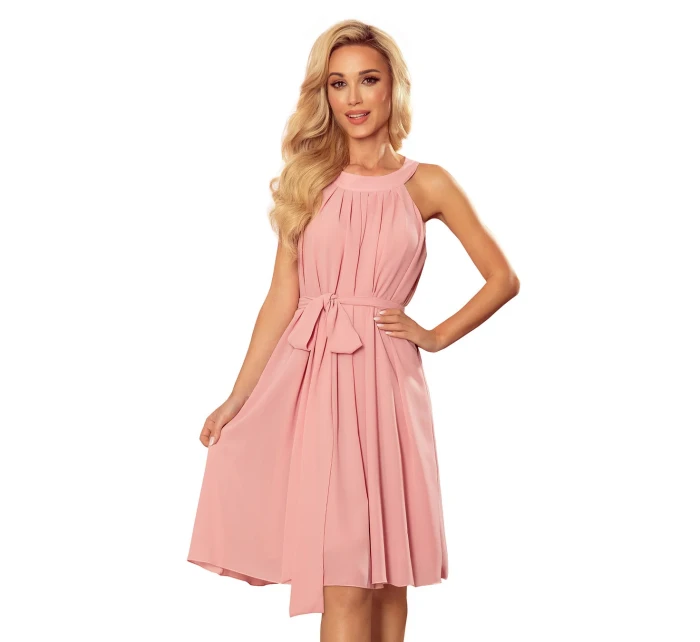 dámské šifonové šaty v pudrově růžové barvě s vázáním model 15740646 - numoco dámské šifonové šaty v pudrově růžové barvě s vázáním model 15740646 - numoco