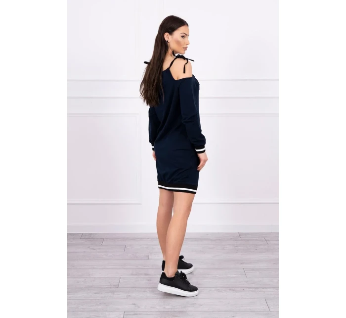 Šaty Tres Chic v tmavo modrej farbe