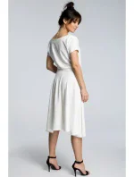 model 15097686 Rozšířené šaty ecru - BeWear model 15097686 Rozšířené šaty ecru - BeWear