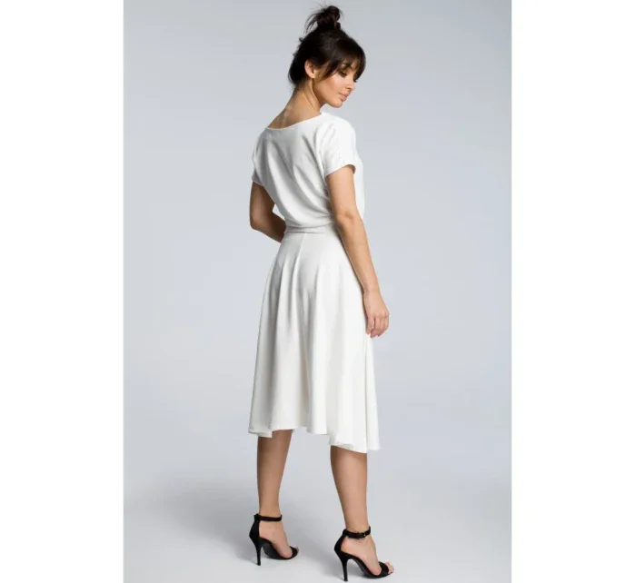 model 15097686 Rozšířené šaty ecru - BeWear model 15097686 Rozšířené šaty ecru - BeWear