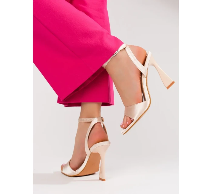 Výborné dámské sandály hnědé na jehlovém podpatku Výborné dámské sandály hnědé na jehlovém podpatku